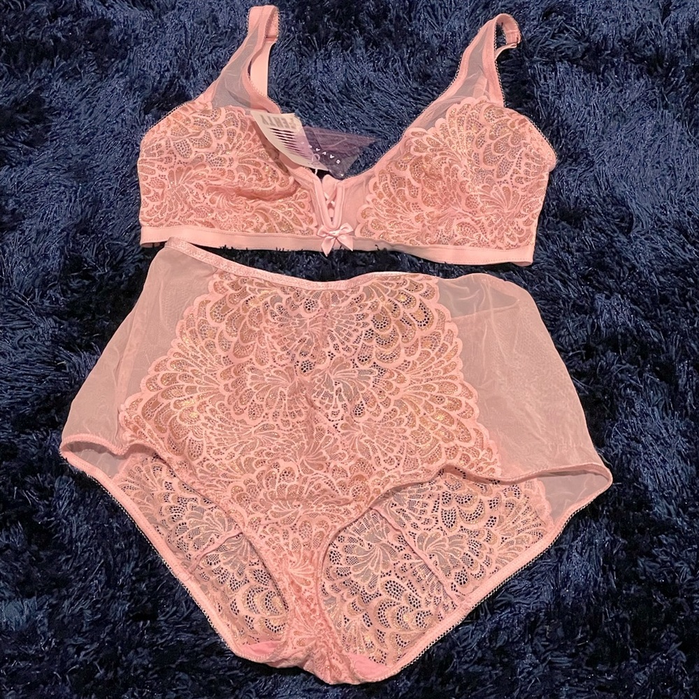 SAVAGE X FENTY 1X BRA AND PEEKABOO PINK PANTIES BUTTERFLIES